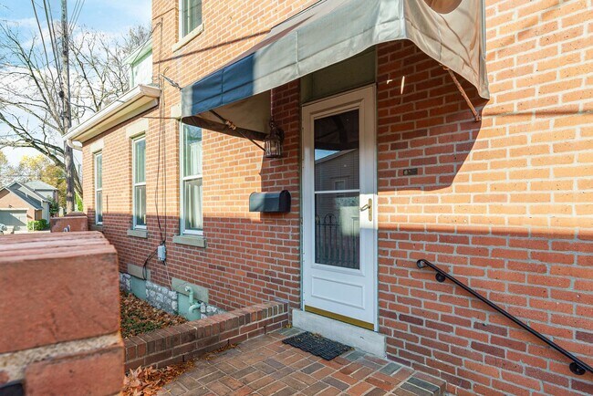 Building Photo - Unique 2 Bedroom in German Village