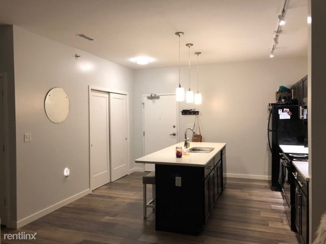 Building Photo - 2 br, 2 bath Apartment - 128 W Mishawaka Ave