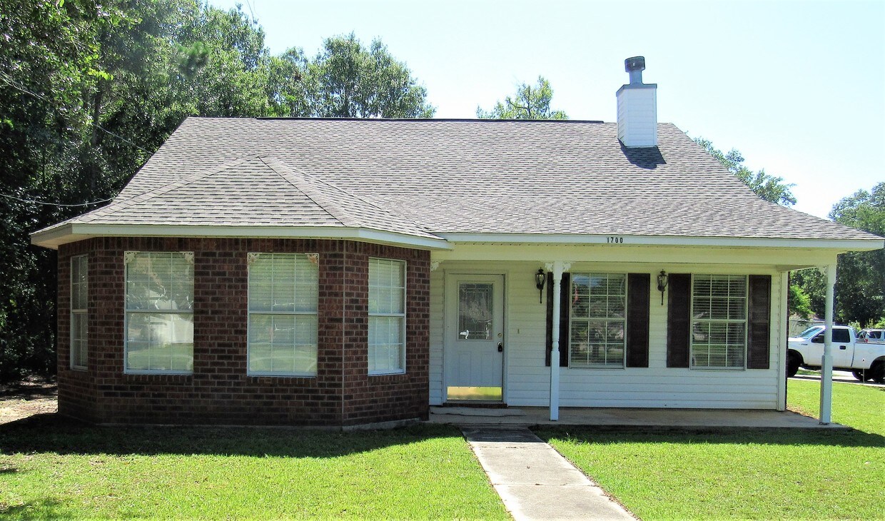 Frente de la casa - 1700 Lake Mars Ave