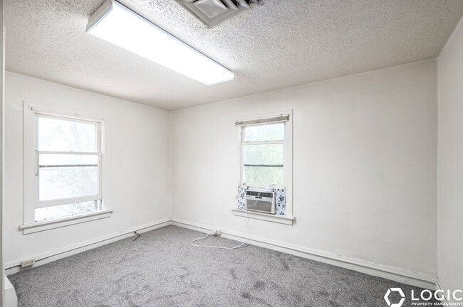 Building Photo - 136 S 300 W