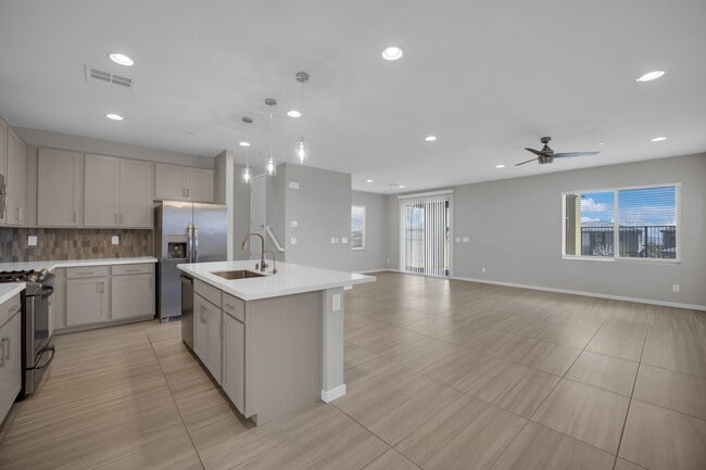 Foto del edificio - 4bedroom home in Summerlin