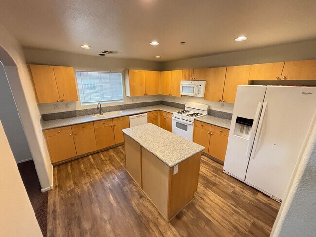 Foto del edificio - Beautiful 3 Story 4Bed/3.5/2Car residence located in the Tapestry Community