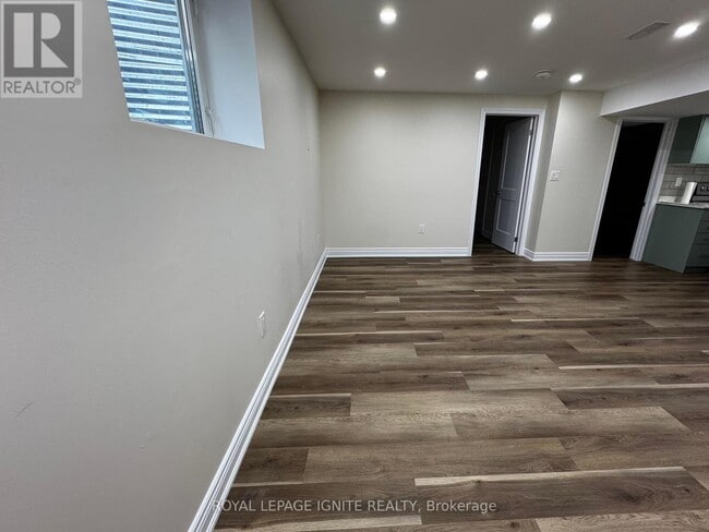 Building Photo - 400 Freure Dr