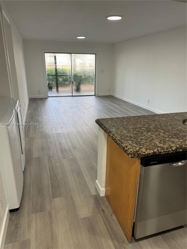 Foto del edificio - 2820 Riverside Dr