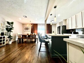 Building Photo - 5719 Viking Dr