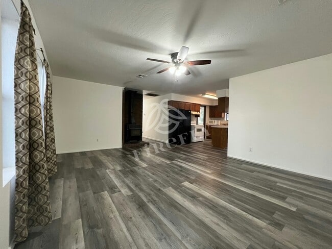 Building Photo - 410 S El Cajon Cir