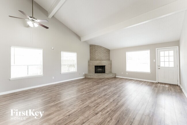 Foto del edificio - 1223 Whispering Pine Dr