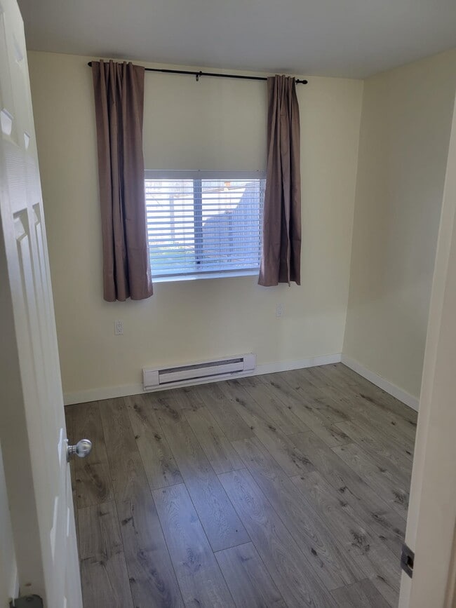 Building Photo - 8481 113B St