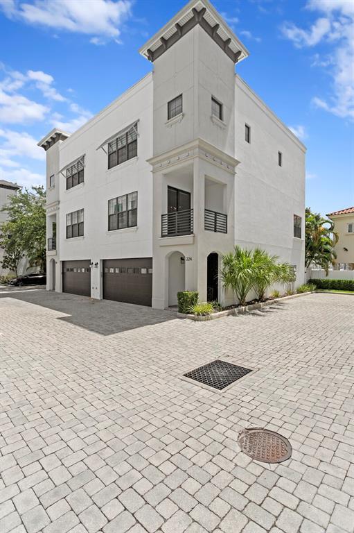 Foto principal - 224 S Audubon Ave