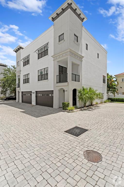 Building Photo - 224 S Audubon Ave