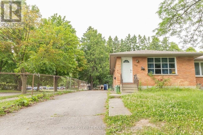 Building Photo - 1217 Victoria Dr