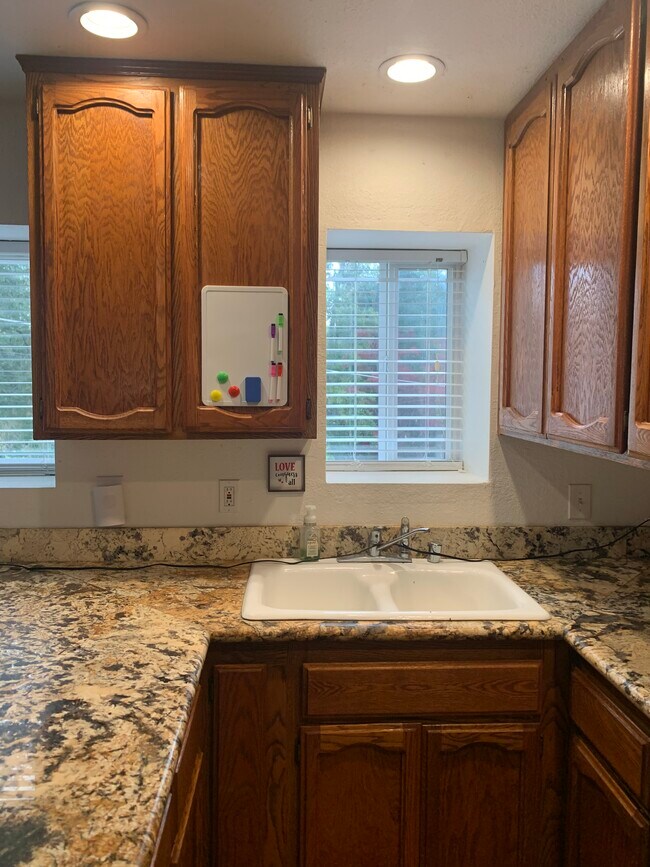 Foto del edificio - 8854 Oak Ave