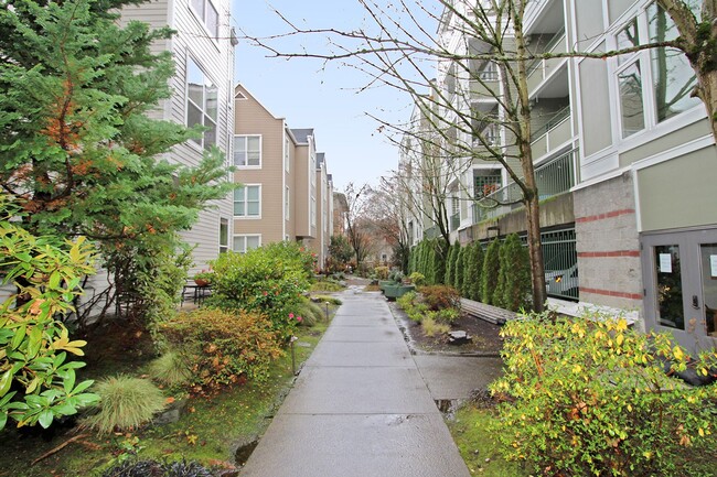 Foto del edificio - 1710 S Harbor Way