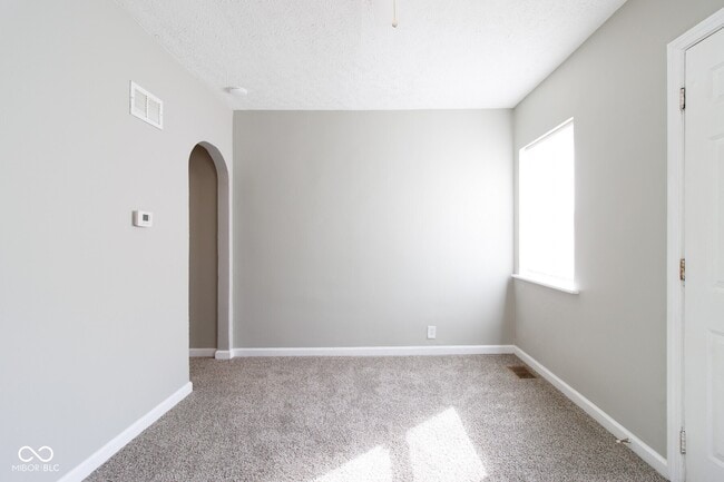 Building Photo - 61 S 3rd Ave