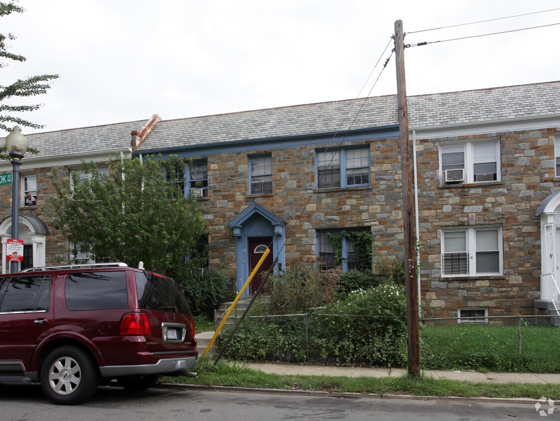 Primary Photo - 1605 Holbrook St NE