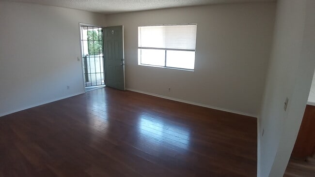 Building Photo - 510 E Avenue Q2