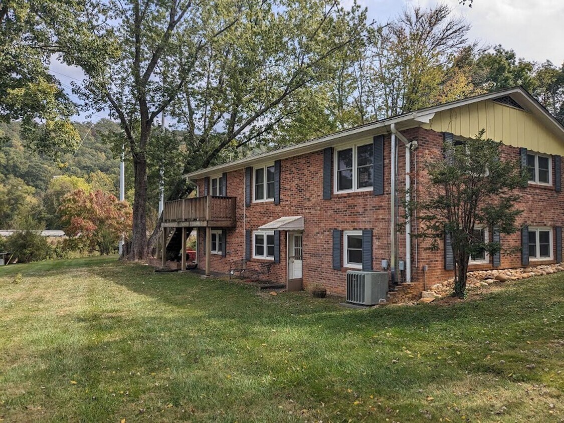 Primary Photo - Basement Apartment available in Cullowhee ...