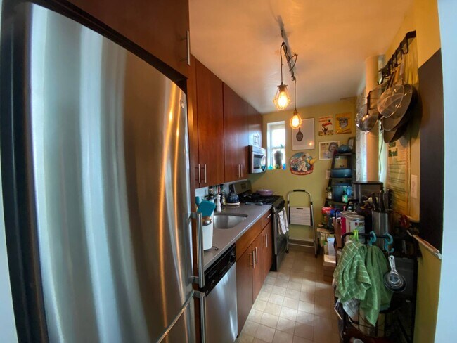 Building Photo - 443 Hicks St