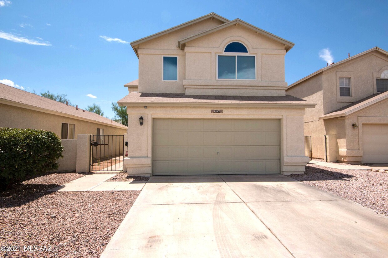 8127 N Midnight Way, Tucson, AZ 85741 House for Rent in Tucson, AZ