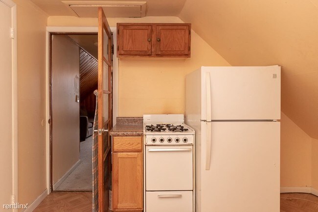 Building Photo - 5054 W Newport Ave