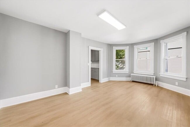 Building Photo - 105 Maple St