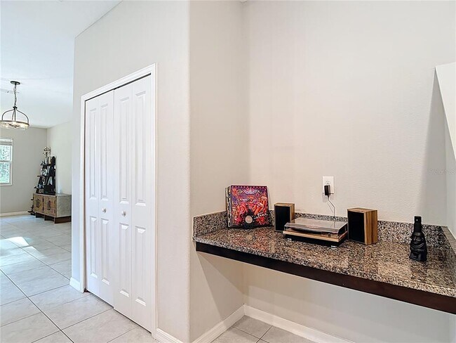Foto del edificio - 11742 Castine St