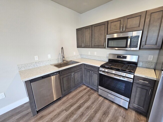 Building Photo - **Charming 1-Bedroom Midtown Apartment for...