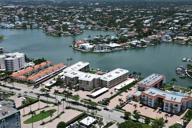 Building Photo - 3000 Gulf Shore Blvd N