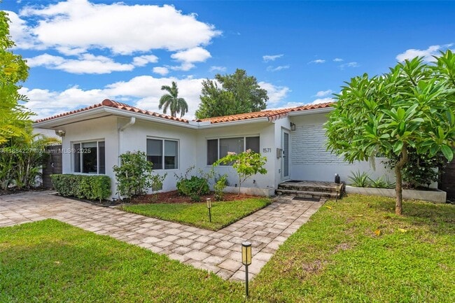 Building Photo - 1571 Normandy Dr