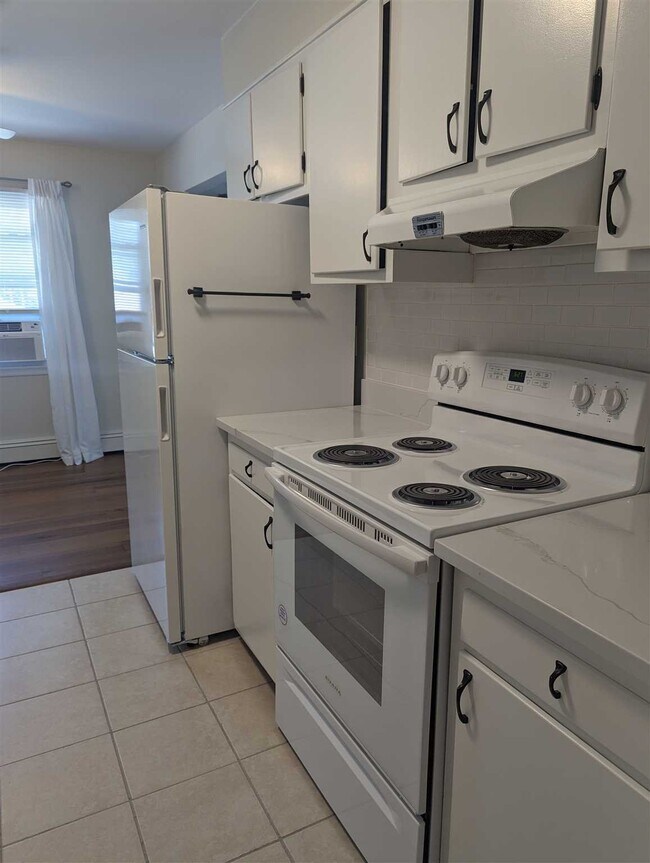 Building Photo - 107 Catherine St