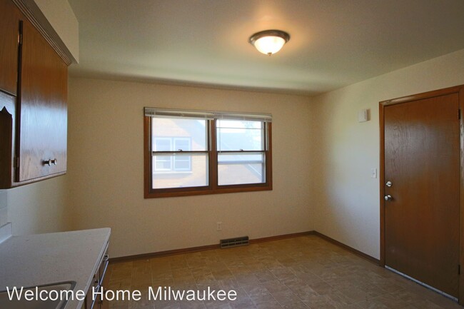 Building Photo - 8524 W Appleton Ave