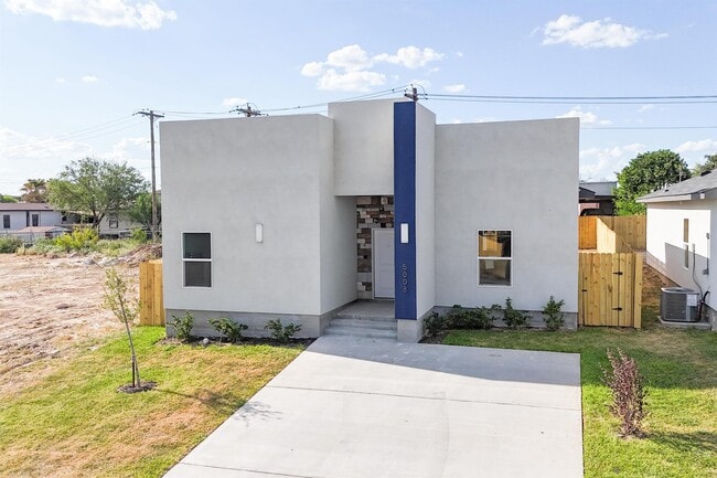 Building Photo - 5008 Cherimoya Ln