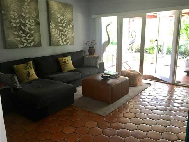 Foto del edificio - 430 NE 51st St