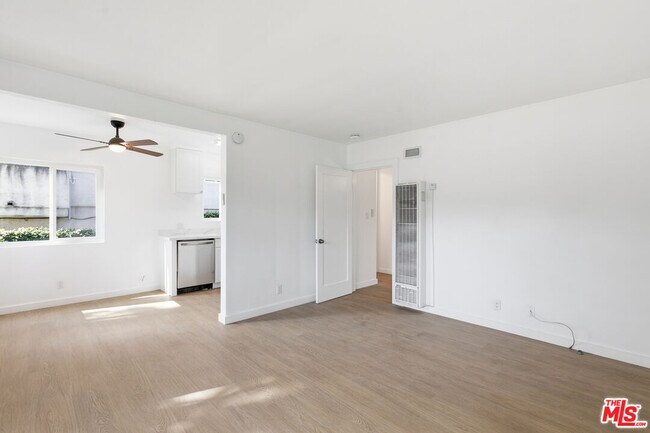 Foto del edificio - 4919 Coldwater Canyon Ave