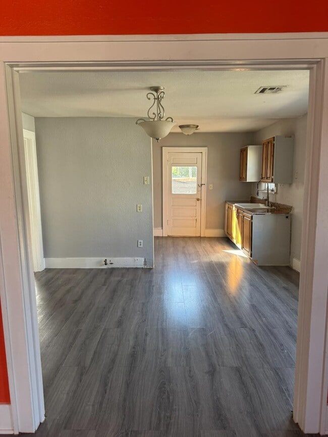 Building Photo - 416 S Adams St