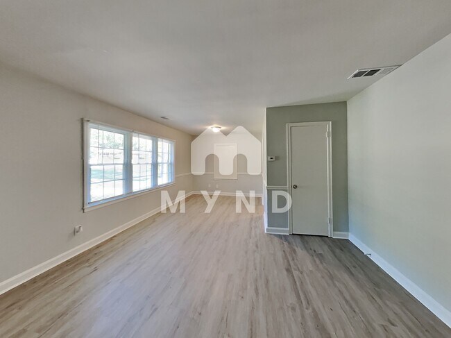 Building Photo - 1765 Mckenzie Dr