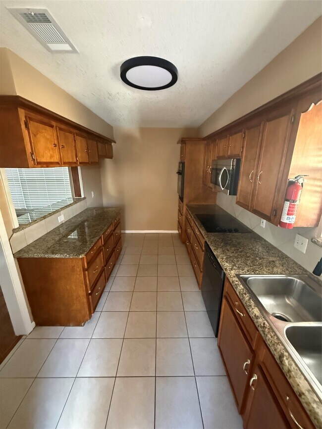 Foto del edificio - 15715 Rolling Timbers Dr