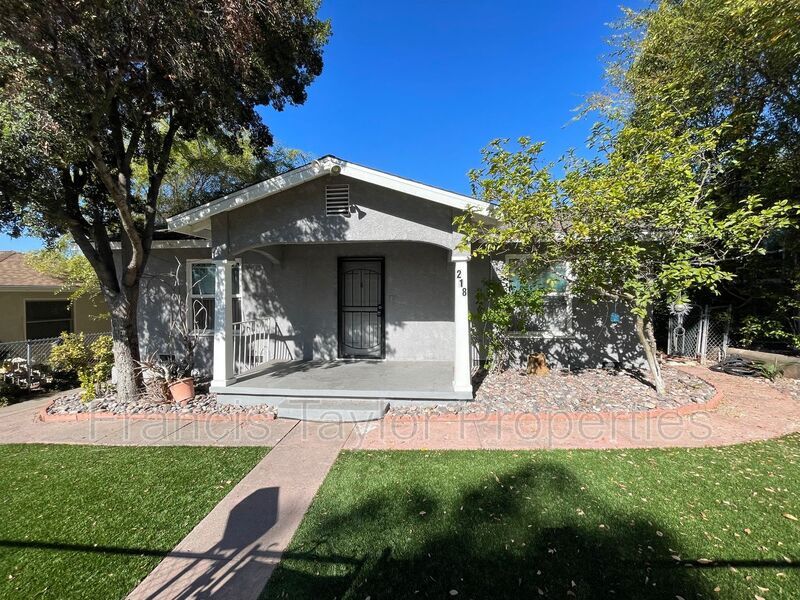 Primary Photo - 218 W 8th Ave