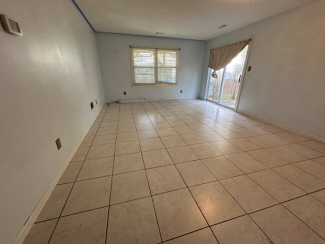 Building Photo - 222 Spring House Ln