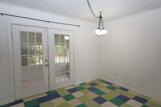 Building Photo - 609 E Stanfill St