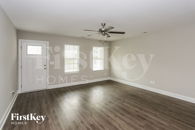 Building Photo - 2061 Samantha Dr