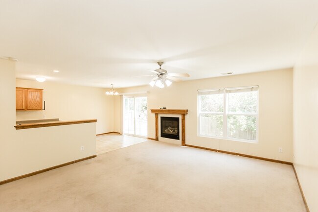 Building Photo - 2526 Deerfield Blvd