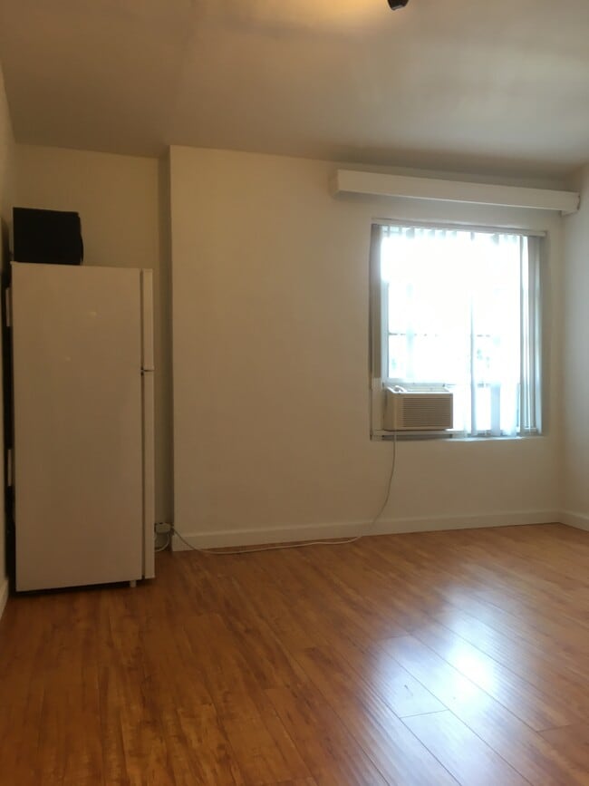 Building Photo - 10809 Lindbrook Dr
