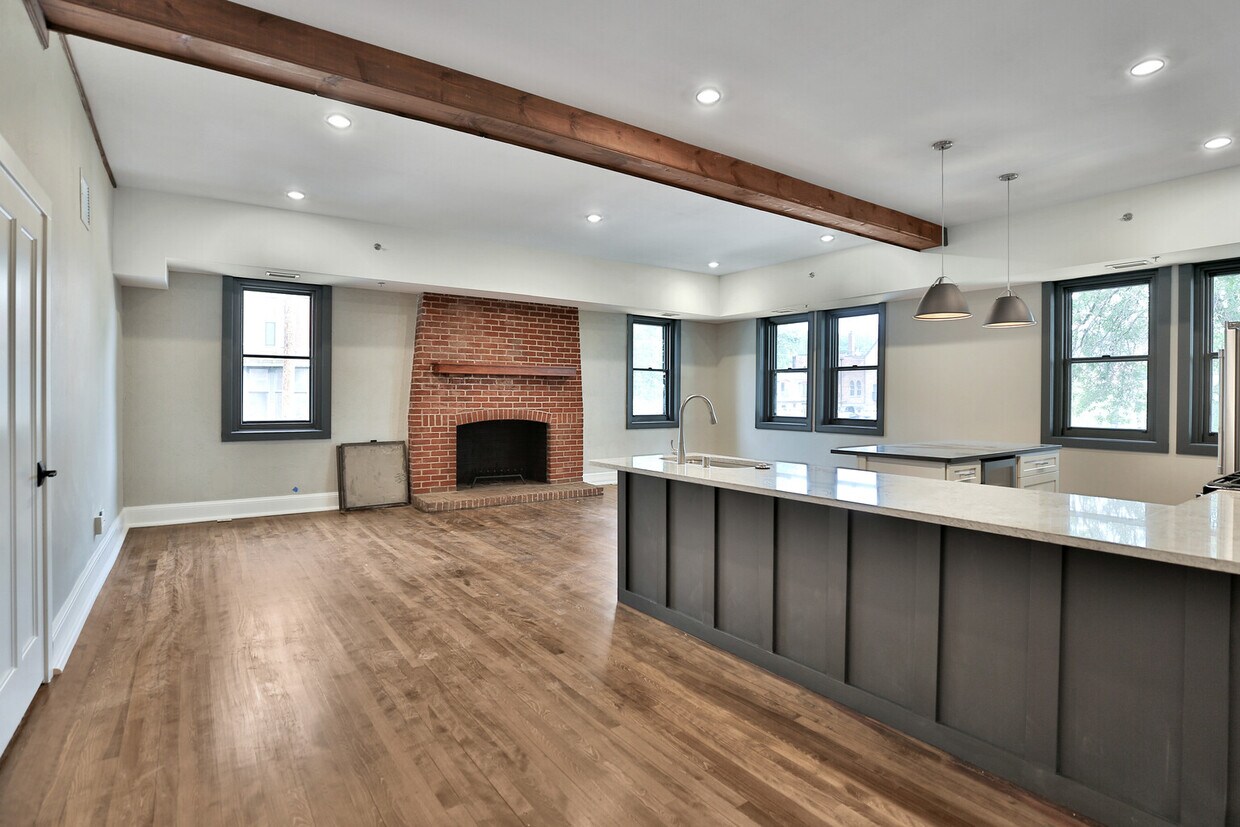 107 Chestnut St E Unit 202, Stillwater, MN 55082 Apartments in