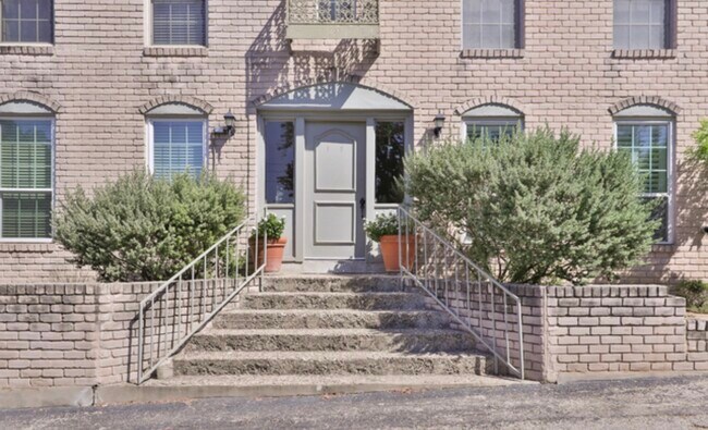 Building Photo - 102 Ruelle