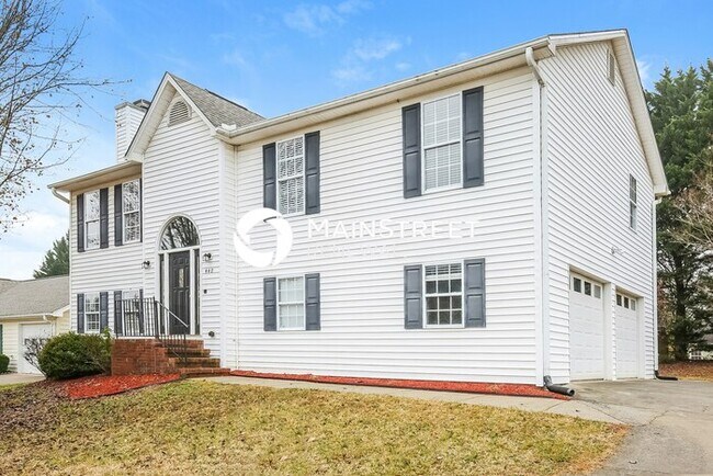 Foto del edificio - 3 Bedroom Pet-Friendly Home in Winston-Salem, NC with Main Street Renewal