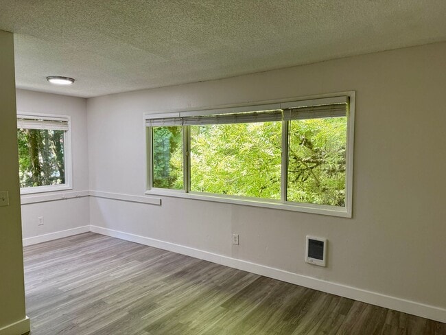 Foto del edificio - 2 bed 1.0 bath flat in Irvington