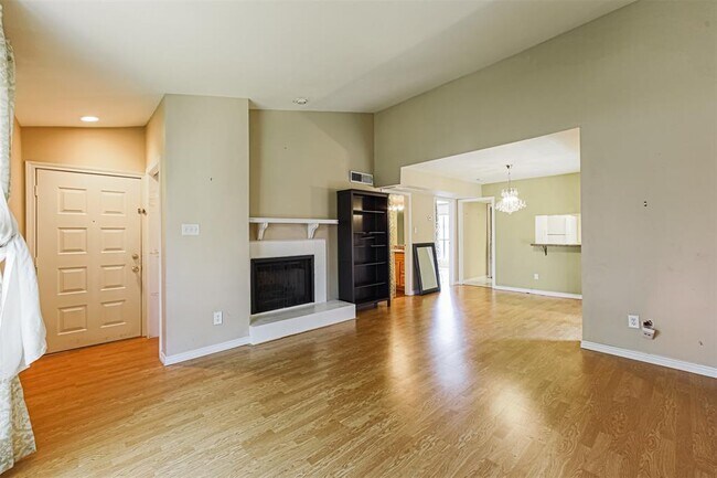 Building Photo - 3100 Walnut Bend Ln