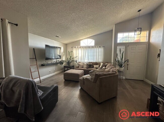 Foto del edificio - 3 Bed / 2 Bath Home on 2 Acres of Cattle L...