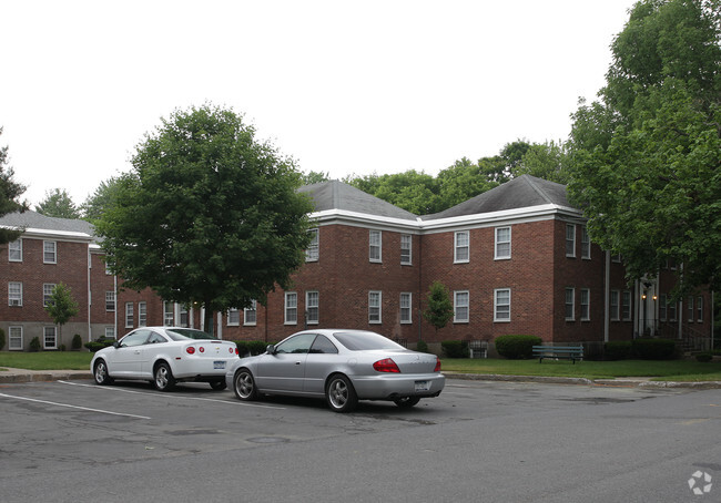 Building Photo - Colonial Gardens Apartments